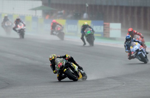 Marco Bezzecchi terdepan selepas start balapan utama MotoGP Argentina 2023 di Autodromo Termas de Rio Hondo pada Senin (3/4/2023) tengah malam WIB. Foto: JUAN MABROMATA / AFP