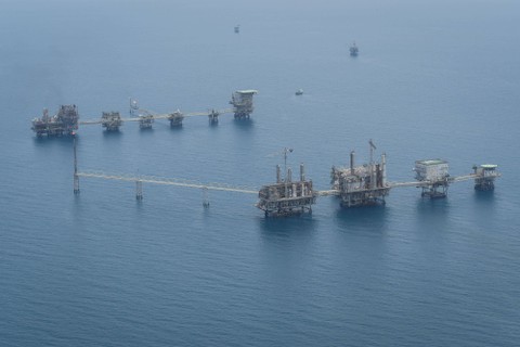 Kegiatan produksi hulu migas berlangsung di Anjungan Central Plant dan Anjungan Bravo Flow Station Pertamina Hulu Energi (PHE) Offshore North West Java (ONWJ), lepas pantai utara Subang, Laut Jawa, Jawa Barat, Minggu (2/4/2023). Foto: Aditya Pradana Putra/Antara Foto