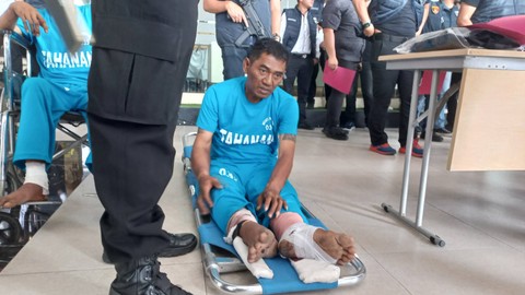 Salah satu perampok yang diamankan polisi di Dusun Pondokwungu, Desa Kaliwungu, Kab. Cilacap, Senin (27/3). Foto: Intan Alliva/kumparan
