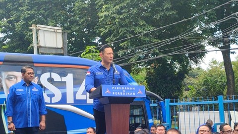 Ketum Partai Demokrat, Agus Harimurti Yudhoyono (AHY) dalam konferensi pers di kantor DPP Partai Demokrat, Jakarta, Senin (3/4). Foto: Zamachsyari/kumparan