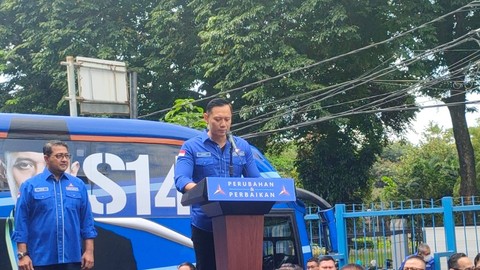 Ketum Partai Demokrat, Agus Harimurti Yudhoyono (AHY) gelar konferensi pers di kantor DPP Partai Demokrat, Jakarta, Senin (3/4). Foto: Zamachsyari/kumparan