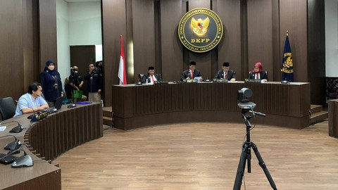 Suasana sidang di DKPP, Jakarta, Senin (3/4/2023). Foto: Luthfi Humam/kumparan