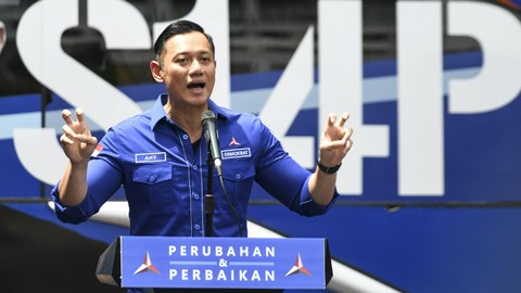 Ketua Umum Partai Demokrat Agus Harimurti Yudhoyono memberikan keterangan pers terkait upaya Peninjauan Kembali (PK) atas putusan Mahkamah Agung tentang pengesahan hasil Kongres Luar Biasa (KLB) Partai Demokrat di Deli Serdang. Foto:  ANTARA FOTO/Hafidz Mubarak A
