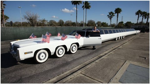 Mobil terpanjang di dunia yang berhasil memecahkan Guinness World Records.  Foto: Guinness World Records