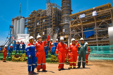 Menteri ESDM Arifin Tasrif meninjau proyek Refinery Development Master Plan (RDMP) Balikpapan, Kamis (6/4/2023). Foto: Dok. Kementerian ESDM