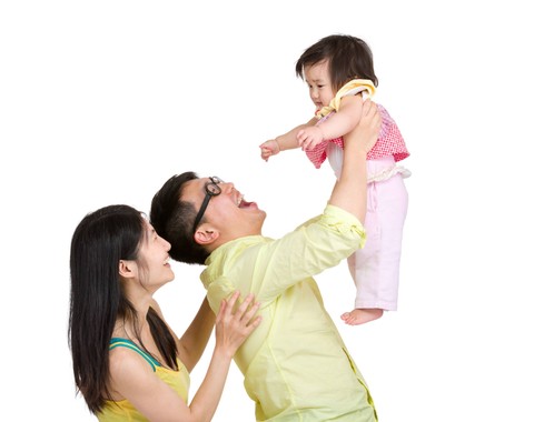 Ilustrasi main dengan anak. Foto: leungchopan/Shutterstock