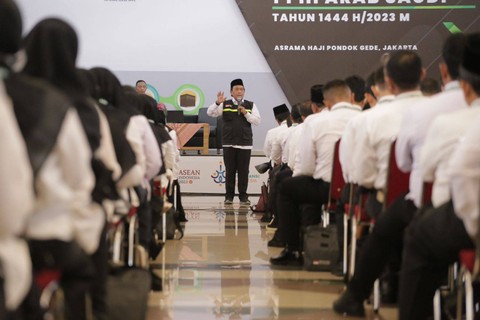 Direktur Bina Haji Kemenag Arsyad Hidayat saat memberikan materi kepada petugas PPIH Arab Saudi di Asrama Haji, Pondok Gede, Jakarta Timur. Foto: Dok. Kemenag