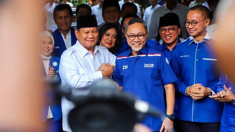 Ketum PAN Zulkifli Hasan disambut Ketum Gerindra Prabowo Subianto di kediamannya, di Jalan Kertanegara IV, Jakarta Selatan, Sabtu (8/4/2023). Foto: Media Center DPP PAN