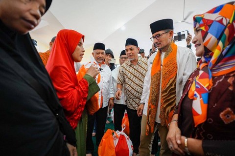Menparekraf Sandiaga Uno penuhi undangan PKS untuk santunan anak yatim piatu di STE SEBI, Kabupaten Bekasi, Sabtu (8/4/2023). Foto: Dok. Istimewa