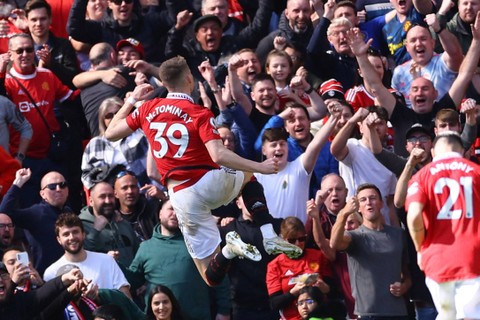 Pemain Manchester United Scott McTominay merayakan gol pertama mereka saat hadapi Everton di Old Trafford, Manchester, Inggris, Sabtu (8/4/2023). Foto: Carl Recine/REUTERS