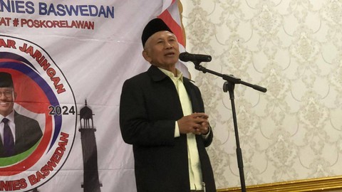 Ketua DPP Partai NasDem Effendi Choirie menghadiri acara launching POSKORA (Posko Relawan Anies Baswedan) di kawasan Mampang, Jakarta, Minggu (9/4/2023). Foto: Zamachsyari/kumparan