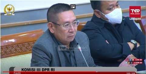 Anggota Komisi III DPR dari Fraksi Gerindra, Wihadi Wiyanto saat rapat dengan Menteri Keuangan Sri Mulyani dan Menko Polhukam Mahfud MD, Selasa (11/4/2023). Foto: Dok. Istimewa
