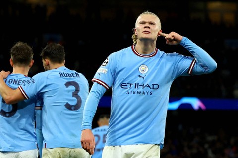 Pemain Manchester City Erling Braut Haaland merayakan gol ketiganya saat hadapi Bayern Muenchen di Stadion Etihad, Manchester, Inggris, Selasa (11/4/2023). Foto: Molly Darlington/REUTERS