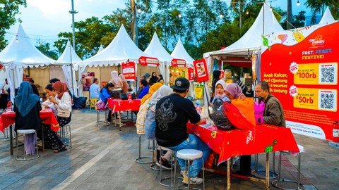 Festival kuliner 'Fast, Feast, Festive' by Ayomakan di Senayan Park hingga 16 April 2023. Foto: Ayomakan
