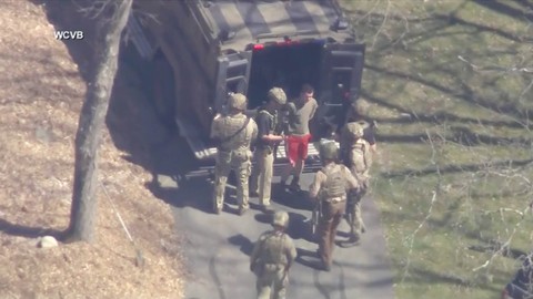 Jack Teixeira saat ditangkap di Dighton, Mass pada Kamis (13/4/2023). Foto: WCVB-TV via AP