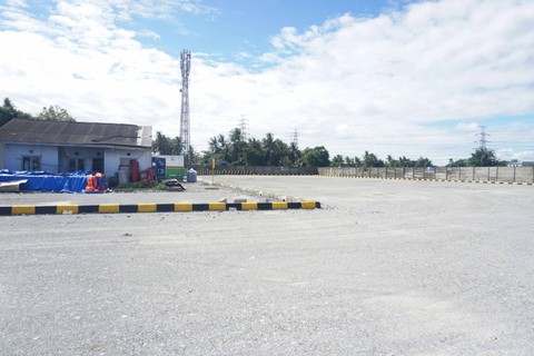 Parkiran di rest area Km 43 dari Jakarta menuju ke Pelabuhan Merak. Foto: Fitra Andrianto/kumparan