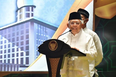 Wapres Ma'uf Amin usai menjalankan salat Isya dan Tarawih di Masjid Istiqlal, Jakarta, Jumat (14/4/2023). Foto: Dok. Setwapres