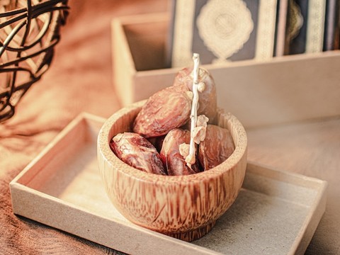 Ilustrasi niat keramas puasa Ramadhan. Sumber: MasjidPogungDalangan/unsplash.com.