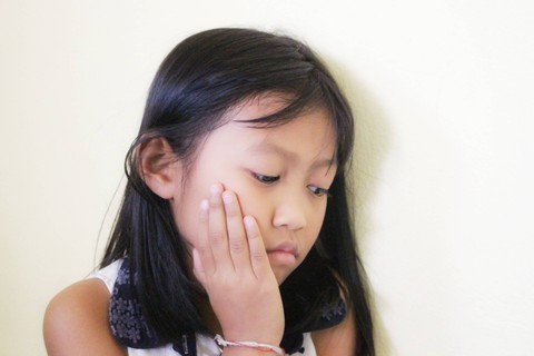 Ilustrasi anak mengalami gondongan. Foto: soratchaphon phinasphai/Shutterstock