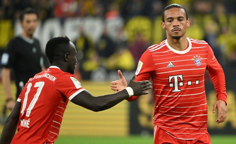 Pemain Bayern Muenchen, Sadio Mane dan Leroy Sane. Foto: INA FASSBENDER / AFP