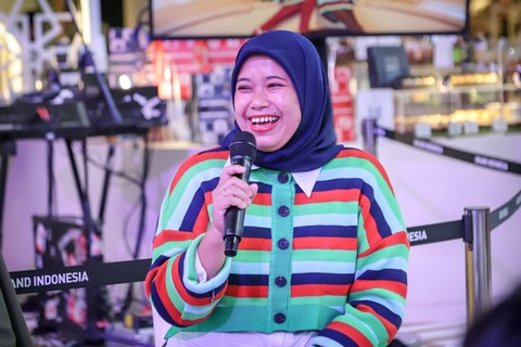 Pelaku UMKM Siska Ria Yunita yang beralih ke teknologi untuk bertahan kala pandemi. Foto: Jamal Ramadhan/kumparan