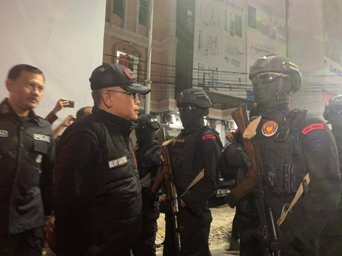 Kapolda Lampung Irjen Pol Helmy Santika saat melakukan pengecekan kesiapan anggota. | Foto: Bella Sardio/ Lampung Geh