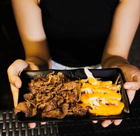 Food Vlogger Jejepangan JKT di Tenda Gandaria Tengah, Jakarta. Foto: Instagram/@JejepanganJKT