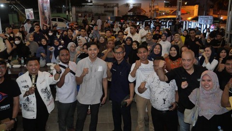 Muhamad Arief Rachmat Gobel, anak Rachmat Gobel dalam diskusi komunitas milenial di Kafe Newbie, dekat Kampus Universitas Negeri Gorontalo, Sabtu (15/4/2023). Foto: Dok. Istimewa