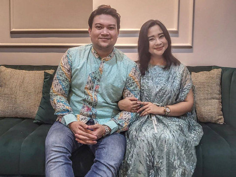 Chikita Meidy dan keluarganya. Foto: Instagram/@chikitameidy