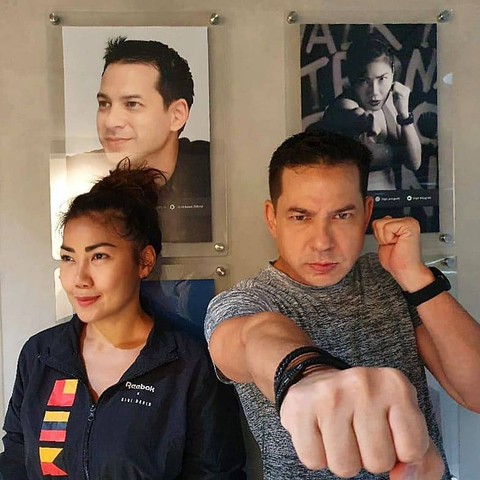 Ari Wibowo dan istri, Inge Anugrah. Foto: @ariwibowo_official