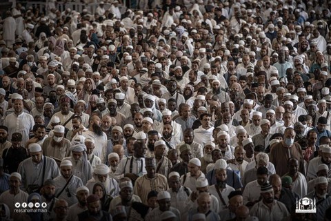 Suasana umrah di Masjidil Haram pada hari ke-26 Ramadan, Senin (17/3/2023). Foto: Twitter/@ReasahAlharmain