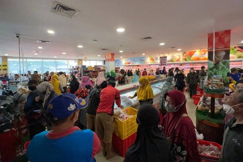 Toko Daging Nusantara (TDN) di Jalan Boulevard Grand Depok City, Jawa Barat, ramai diserbu pembeli, Rabu (19/4).  Foto: Dok. Istimewa