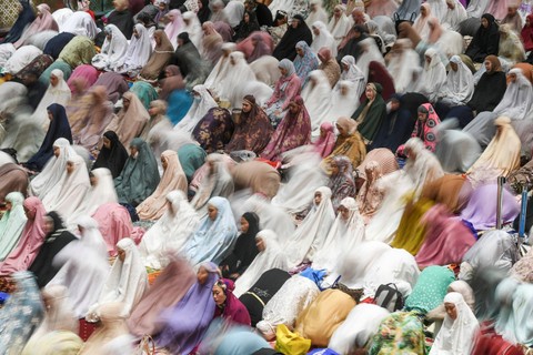 Umat Islam melaksanakan Shalat Idul Fitri di Masjid Istiqlal, Jakarta, Sabtu (22/4/2023).    Foto: Hafidz Mubarak A/ANTARA FOTO