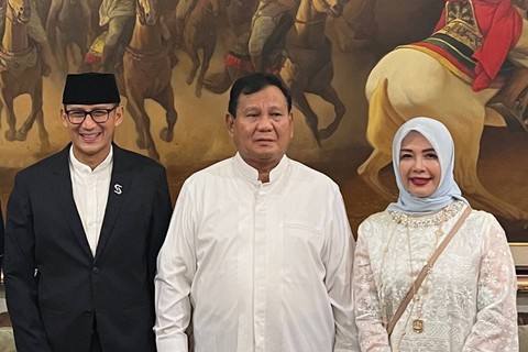 Menparekraf Sandiaga Uno bersama istri silaturahmi ke kediaman Menhan Prabowo Subianto  di Jalan Kertanegara, Selong, Kebayoran Baru, Jakarta Selatan, Sabtu (22/4/2023).  Foto: Dok. Istimewa