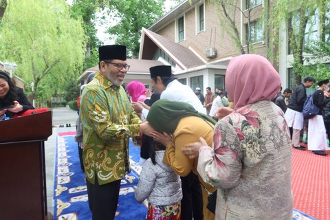Warga Negara Indonesia rayakan Idul Fitri 1444 H di KBRI Beijing.  Foto: KBRI Beijing