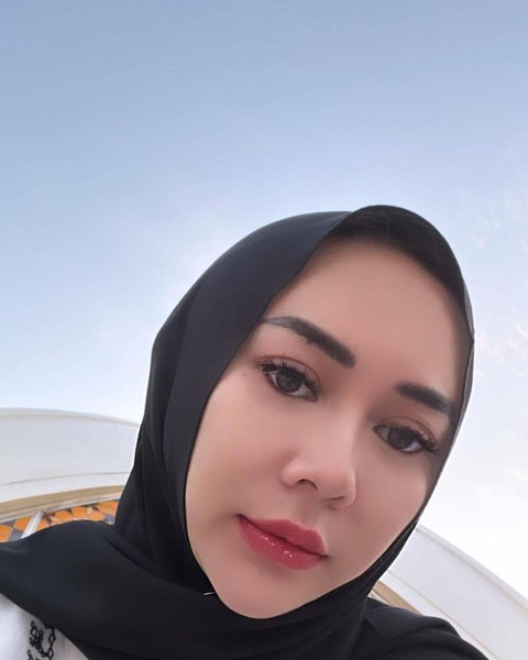 Aura Kasih saat rayakan Lebaran. Foto: Instagram/@aurakasih