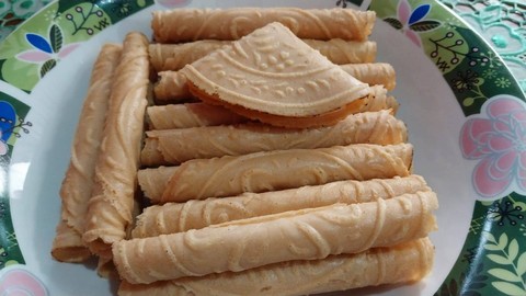 Kue Semprong. Foto: Dina Mariana/Hi!Pontianak