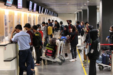 Penumpang pesawat di bandara yang dikelola AP I. Foto: AP I