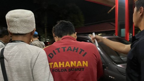 Aditya Hasibuan ditahan usai konfrensi pers di Ditreskrimum Polda Sumut , Selasa (25/4/2023). Foto: Tri Vosa/kumparan