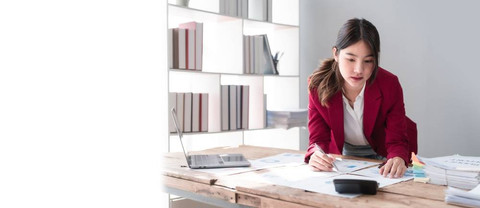 Ilustrasi perempuan di kantor.   Foto: Shutter Stock