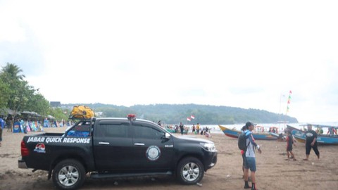 Pemantauan yang dilakukan oleh Pemprov Jabar di Pantai Pangandaran. Foto: Dok. Istimewa