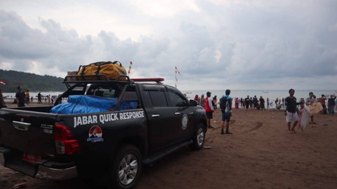 Pemantauan yang dilakukan oleh Pemprov Jabar di Pantai Pangandaran. Foto: Dok. Istimewa
