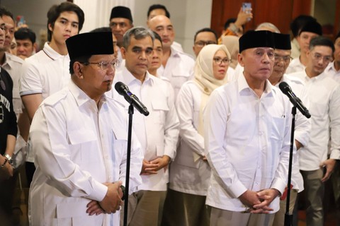 Ketum Gerindra Prabowo Subianto menyampaikan keterangan terkait langkah politik ke depan di Kertanegara, Jakarta Selatan, Kamis (27/4/2023). Foto: Jamal Ramadhan/kumparan