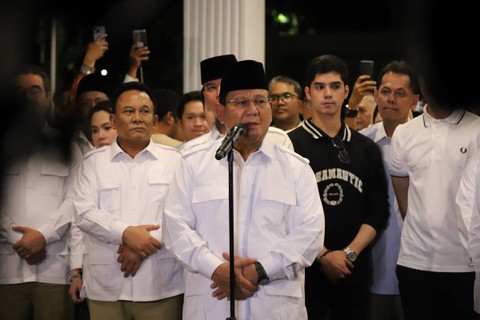 Ketum Gerindra Prabowo Subianto menyampaikan keterangan terkait langkah politik ke depan di Kertanegara, Jakarta Selatan, Kamis (27/4/2023). Foto: Jamal Ramadhan/kumparan