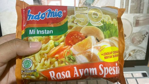 Indomie rasa ayam spesial. Foto: Nicha Muslimawati/kumparan