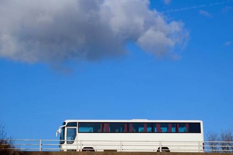 Ilustrasi Bus, Bus Apa yang Panjang   Sumber www.unsplash.com