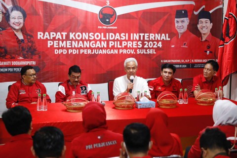 Ganjar Pranowo safari pertama, dengan mengikuti Rapat Konsolidasi Internal Pemenangan Pilpres 2024 di Kantor DPD PDIP Sulawesi Selatan, Jalan Gunung Bawakaraeng, Kelurahan Maccini Gusung, Kota Makassar, Jumat (28/4). Foto: Dok. Istimewa
