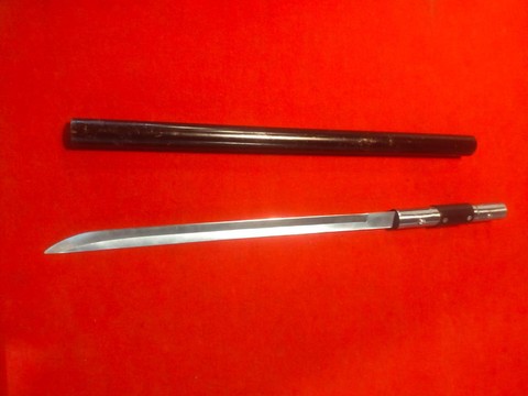 Barang bukti dari tersangka RC (22), pelaku penyerangan anggota Dishub DKI di Monas, Gambir, Jakarta Pusat. Foto: Dok. Istimewa