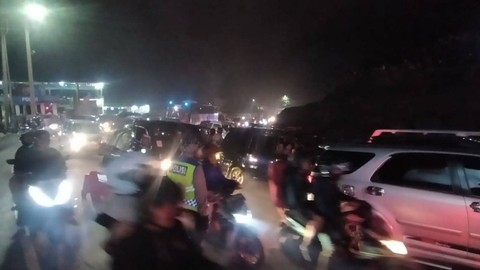 Kondisi lalu lintas di Puncak saat one way arah Bogor-Jakarta, Minggu (30/4/2023).  Foto: Dok. Istimewa