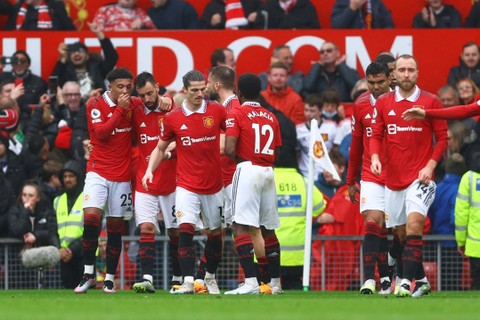 Selerasi pemain Manchester United usai mencetak gol ke gawang Aston Villa pada pertandingan lanjutan Liga Inggris di Old Trafford, Manchester, Inggris, Minggu (30/4/2023).  Foto: Molly Darlington/REUTERS